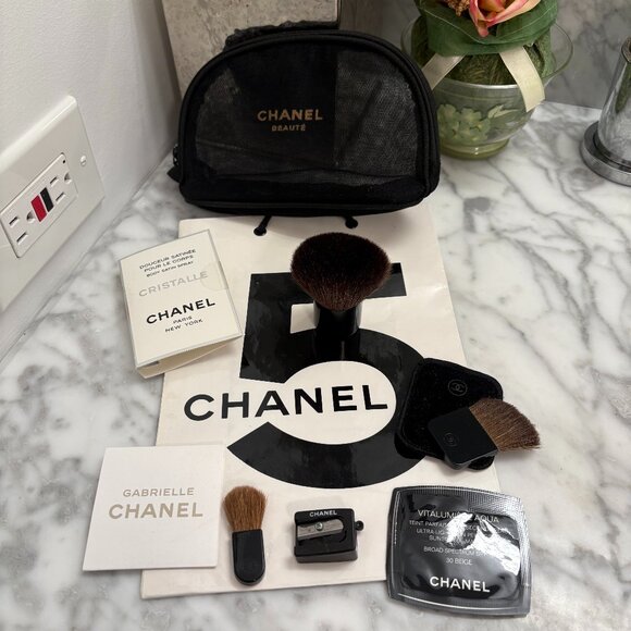 Chanel Brushes & Beauty Samples & Cosmetic Bag - Picture 1 of 2